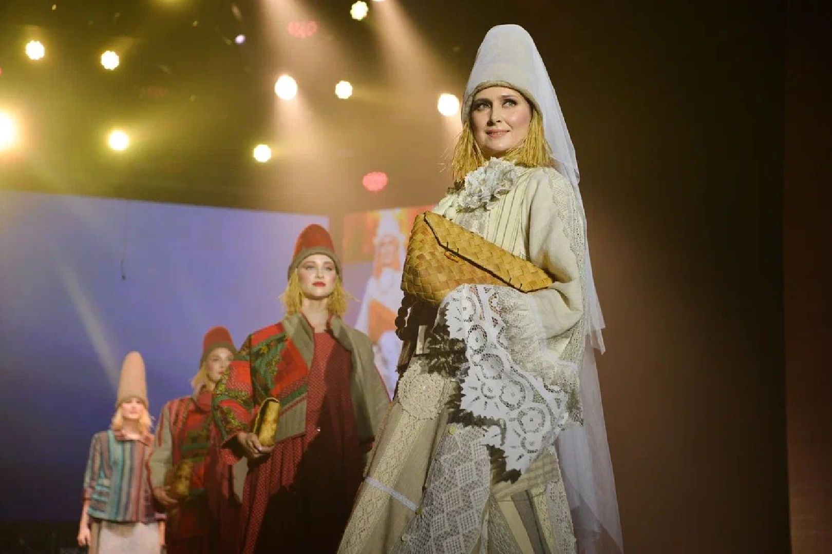 Подольск , Дворец культуры Октябрь, театр моды эксклюзив,