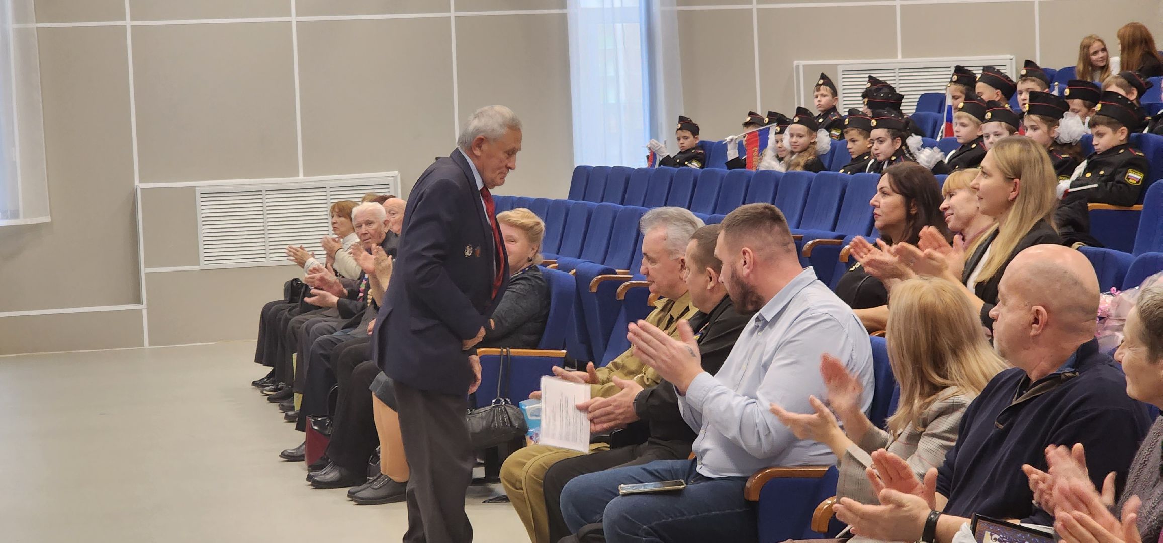 долгопрудный, 11 школа, новый корпус, кадеты, боевое братство, кинологи, волонтерство, день сотрудника МВД,