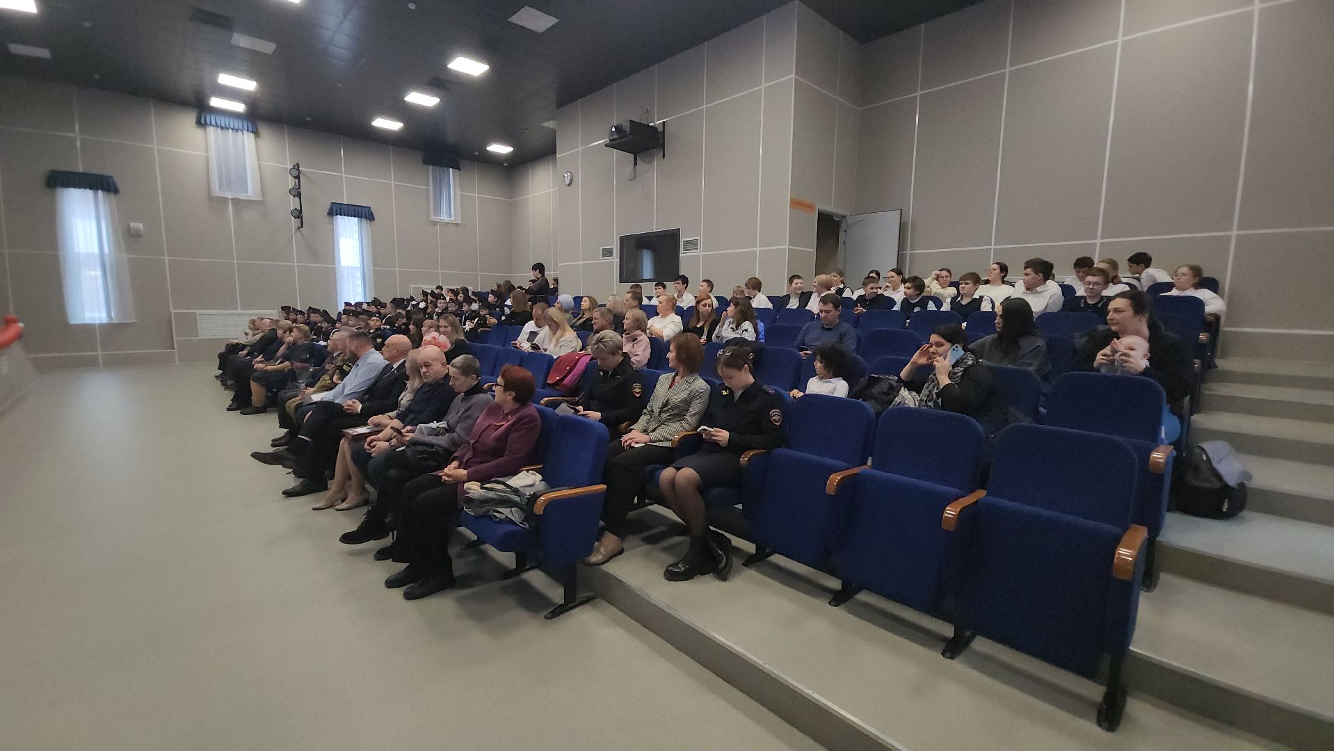 долгопрудный, 11 школа, новый корпус, кадеты, боевое братство, кинологи, волонтерство, день сотрудника МВД,