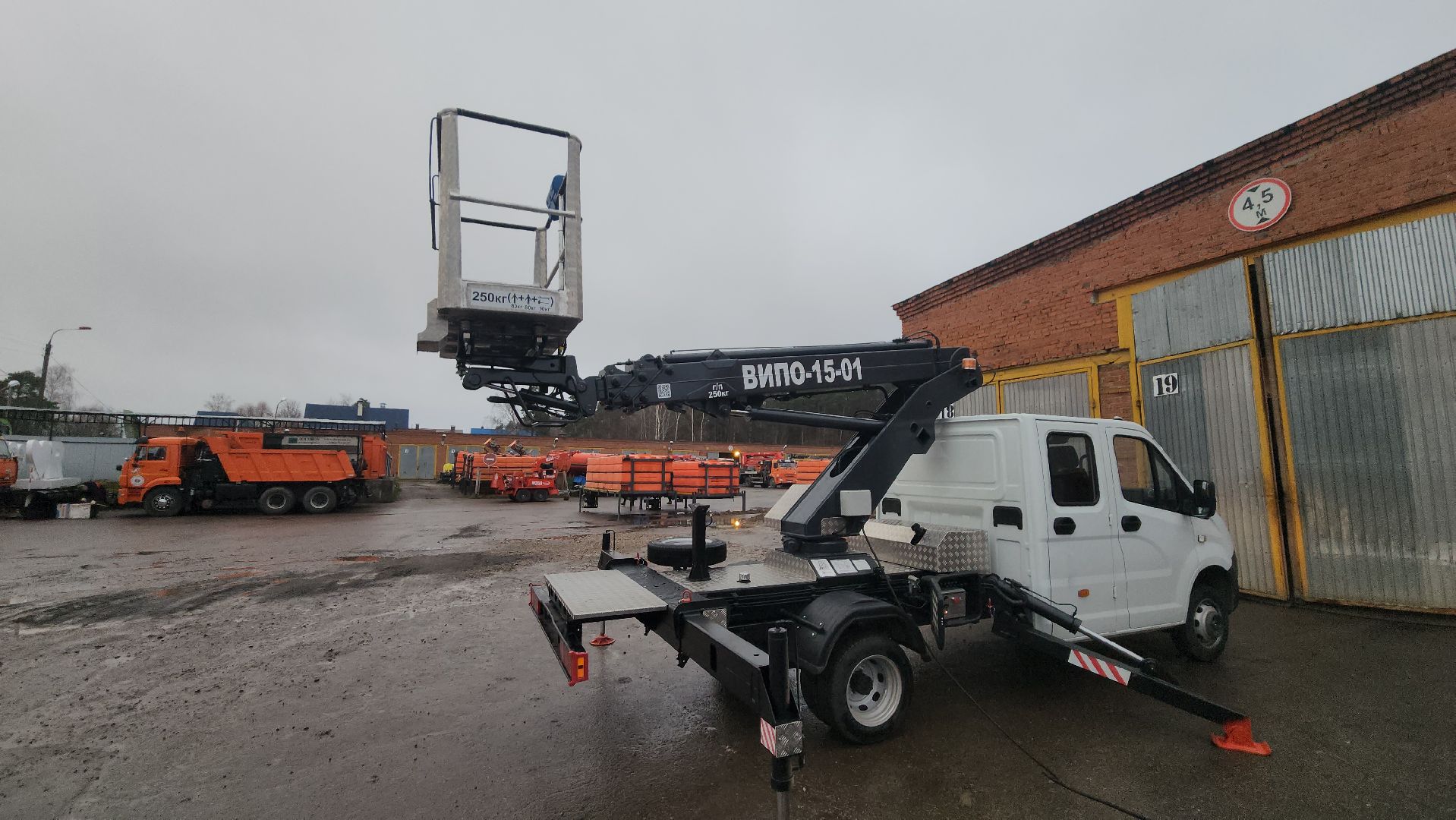 серпухов, комбинат благоустройства, новая автовышка в серпухове,