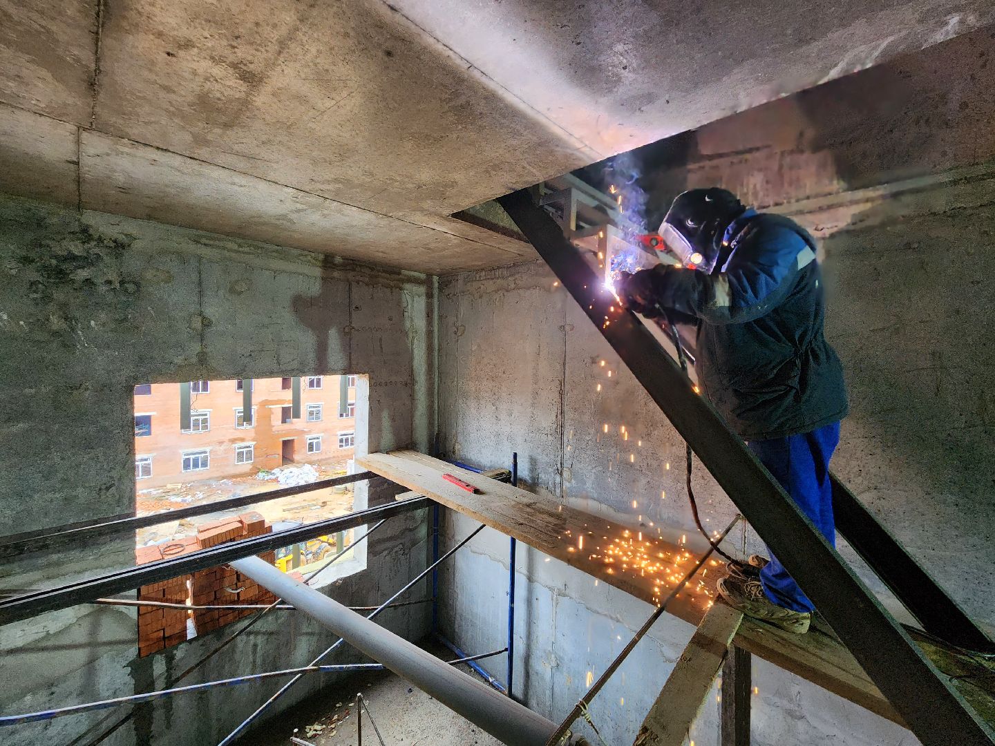 чехов, поселок мещерское, психиатрическая больница, новый лечебный корпус, строительство, реконструкция, монтаж металлоконструкций, пожарная лестница, воздуховоды, система вентиляции, инженерные сети, внутренняя отделка помещений, каменная кладка, перегородки, сварочные работы, нацпроект здравоохранение, госпрограмма московской области,