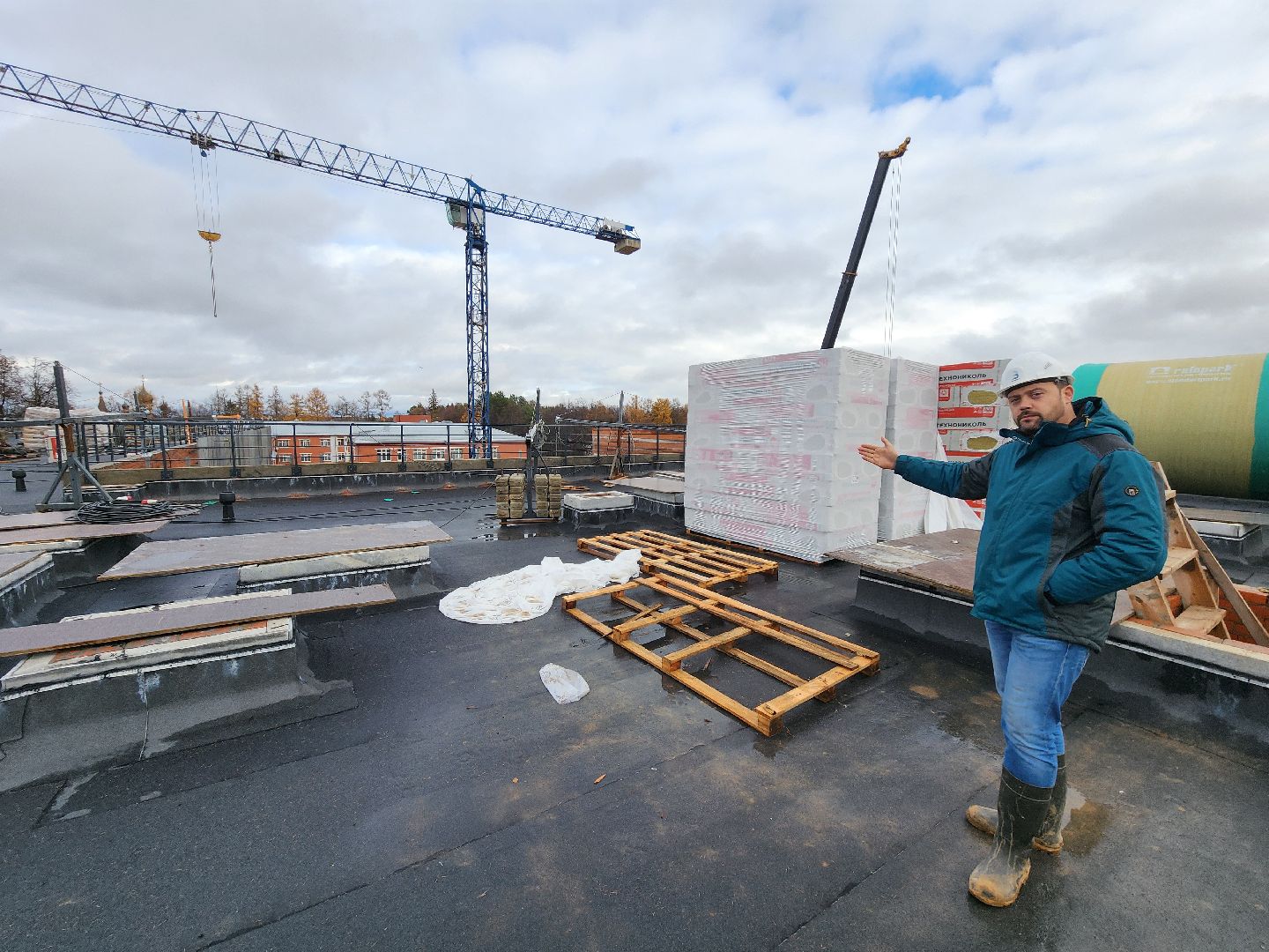 чехов, поселок мещерское, психиатрическая больница, новый лечебный корпус, строительство, реконструкция, монтаж металлоконструкций, пожарная лестница, воздуховоды, система вентиляции, инженерные сети, внутренняя отделка помещений, каменная кладка, перегородки, сварочные работы, нацпроект здравоохранение, госпрограмма московской области,