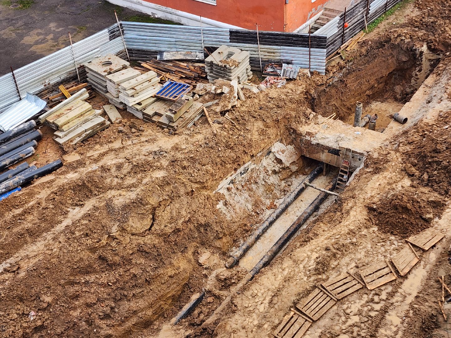 чехов, поселок мещерское, психиатрическая больница, новый лечебный корпус, строительство, реконструкция, монтаж металлоконструкций, пожарная лестница, воздуховоды, система вентиляции, инженерные сети, внутренняя отделка помещений, каменная кладка, перегородки, сварочные работы, нацпроект здравоохранение, госпрограмма московской области,