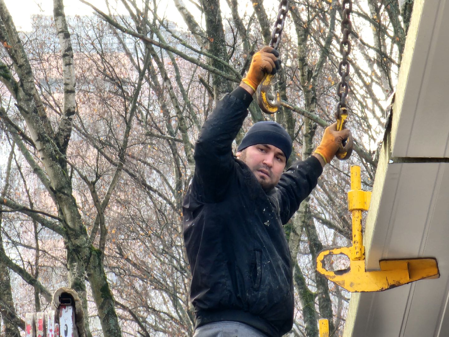 чехов, микрорайон губернский, лесопарк, строительство, реконструкция, благоустройство, лесная зона отдыха,  многофункциональный павильон, кровля, наружные стены, сэндвич панели, монтаж и покраска, остекление, монтаж полов, входная группа,  госпрограмма московской области, формирование комфортной городской среды, комиссия, проверка, замглавы округа александр ротнов,видеокамеры, лавочки, пешеходные дорожки,