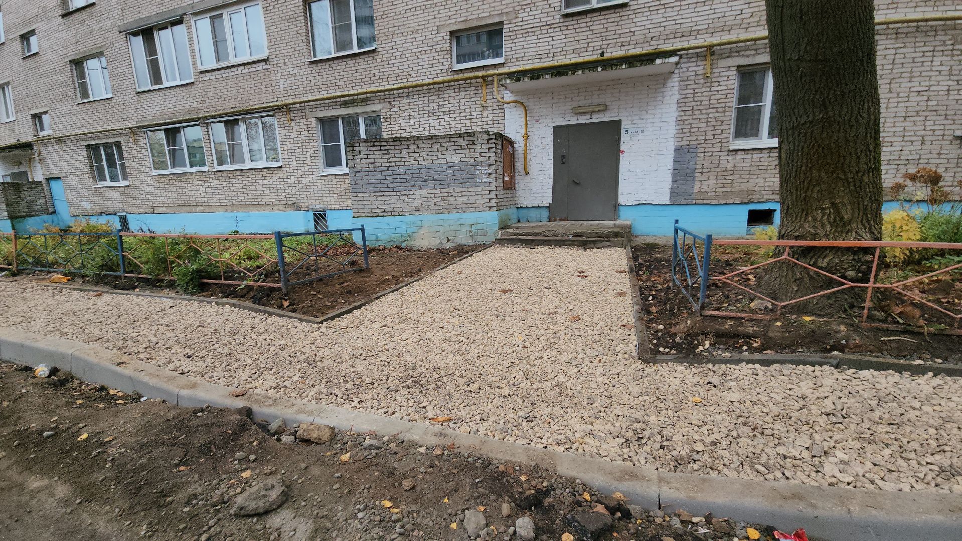 подготовка к асфальтированию, Обустройство пешеходных тротуаров , благоустройство двора, Лобня,