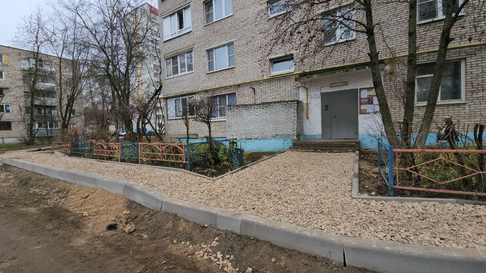 подготовка к асфальтированию, Обустройство пешеходных тротуаров , благоустройство двора, Лобня,