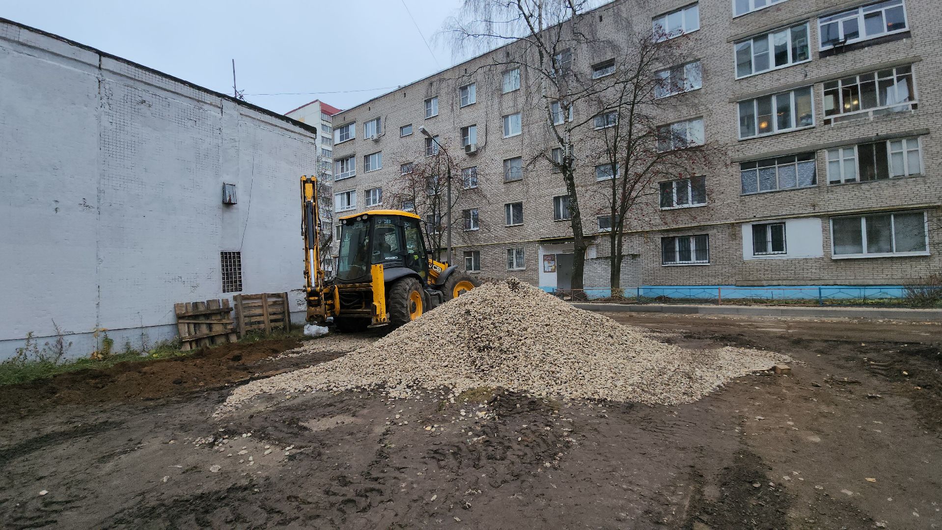 подготовка к асфальтированию, Обустройство пешеходных тротуаров , благоустройство двора, Лобня,