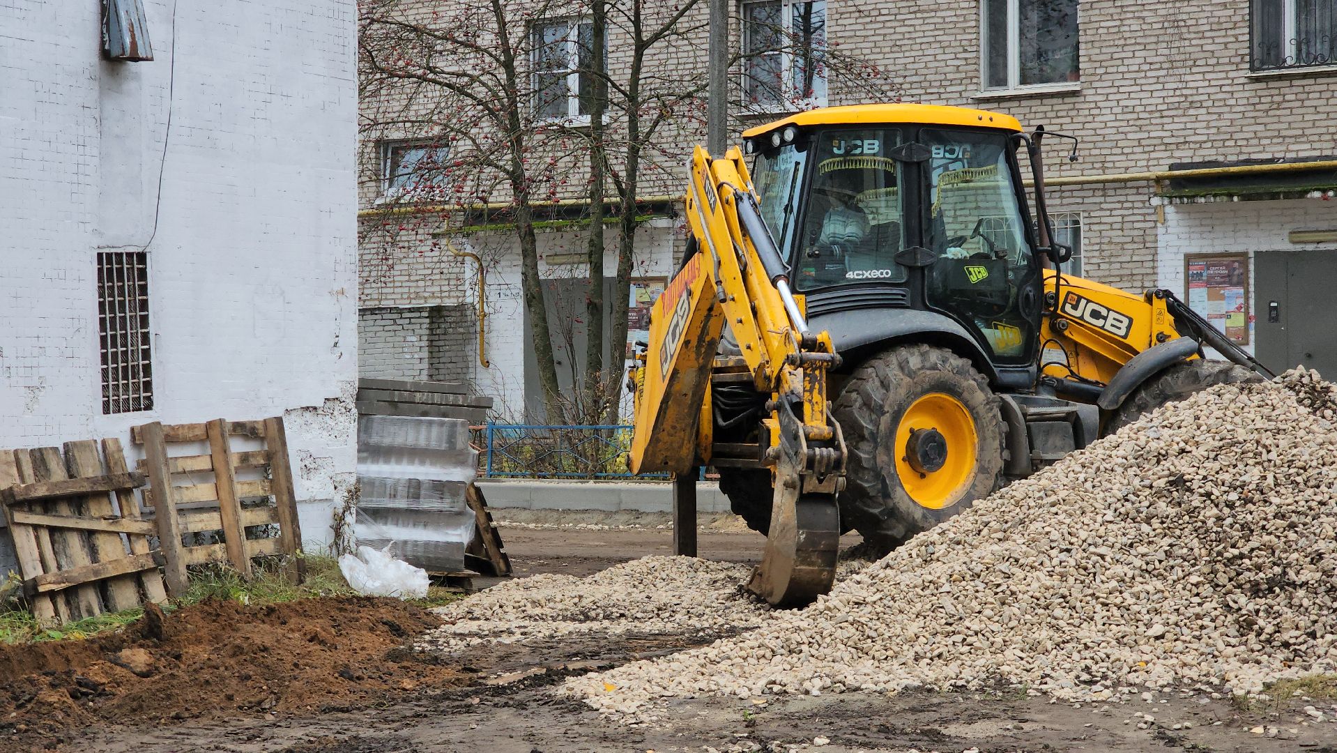 подготовка к асфальтированию, Обустройство пешеходных тротуаров , благоустройство двора, Лобня,