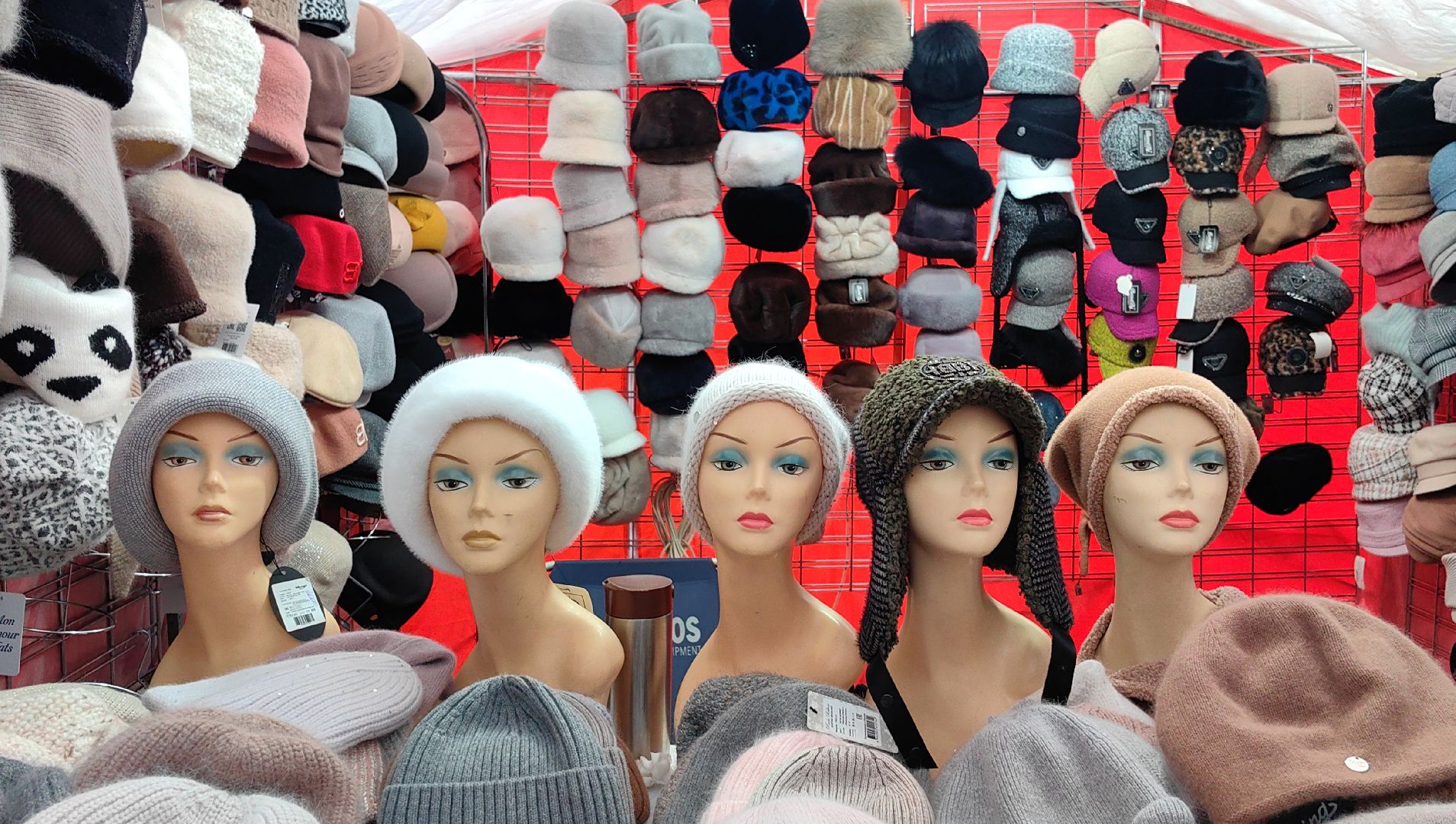 ярмарка,  носки, лосины, верблюжья  варежки,