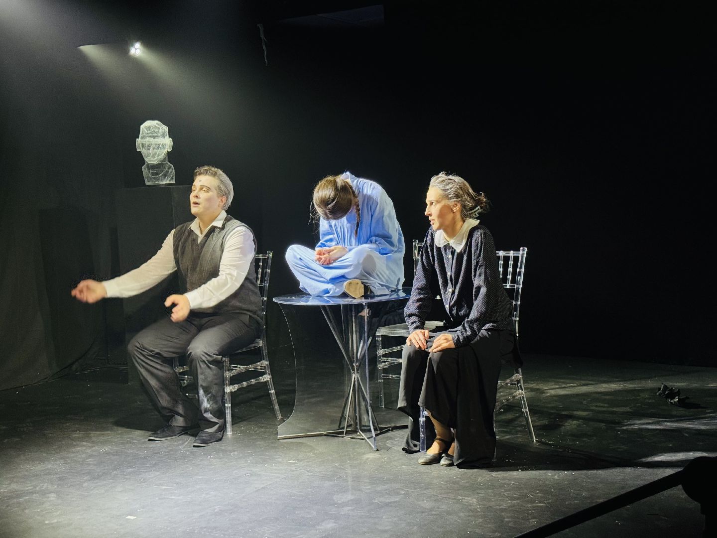 Сергиев Посад, Театральный ковчег в Дубраве, Стеклянный зверинец»,