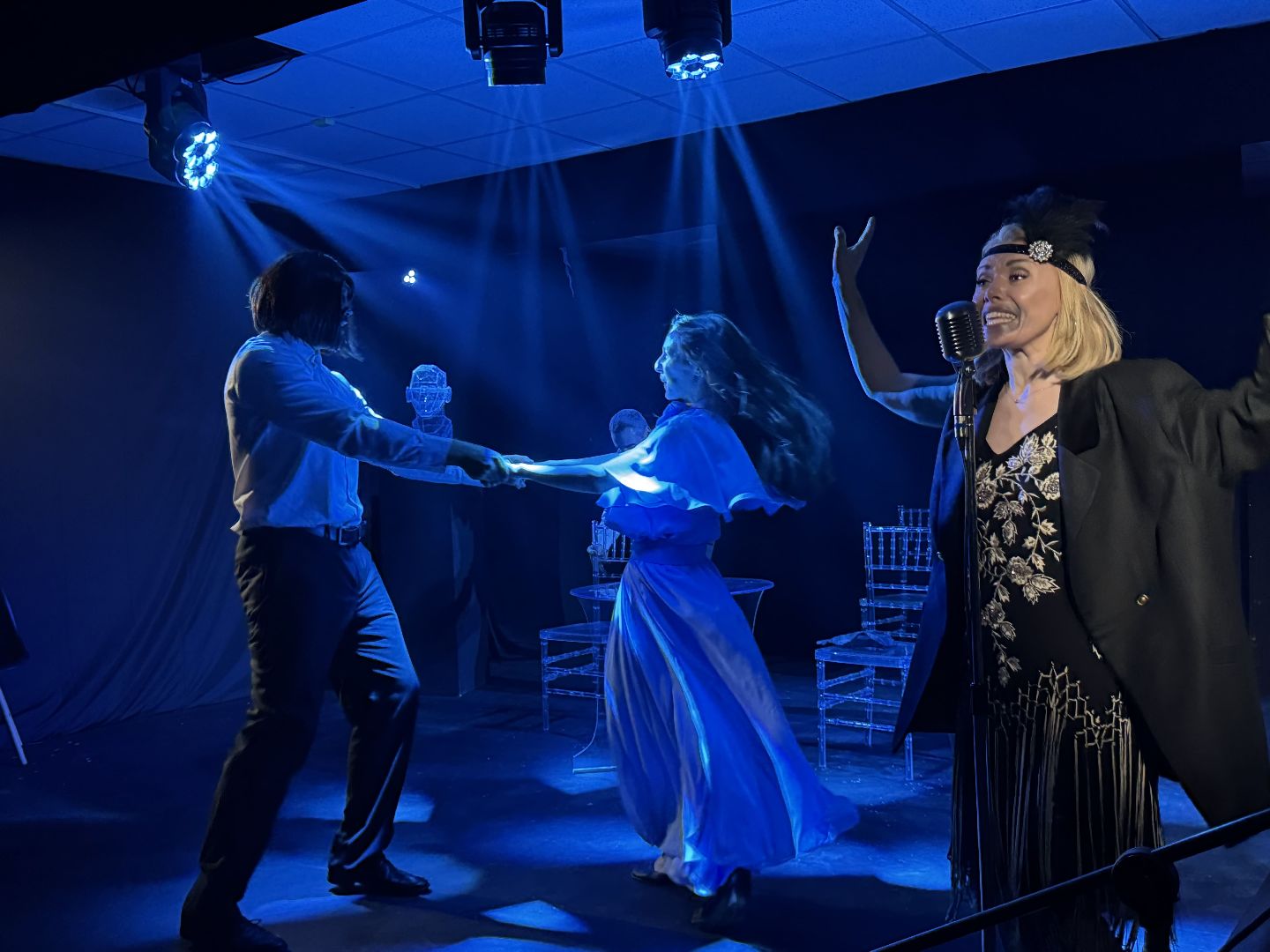 Сергиев Посад, Театральный ковчег в Дубраве, Стеклянный зверинец»,