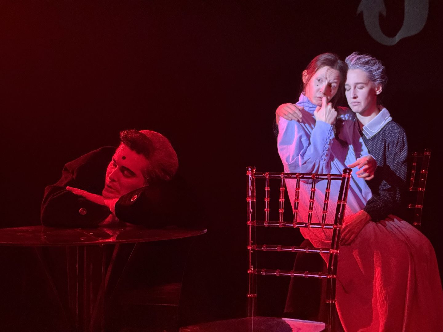 Сергиев Посад, Театральный ковчег в Дубраве, Стеклянный зверинец»,