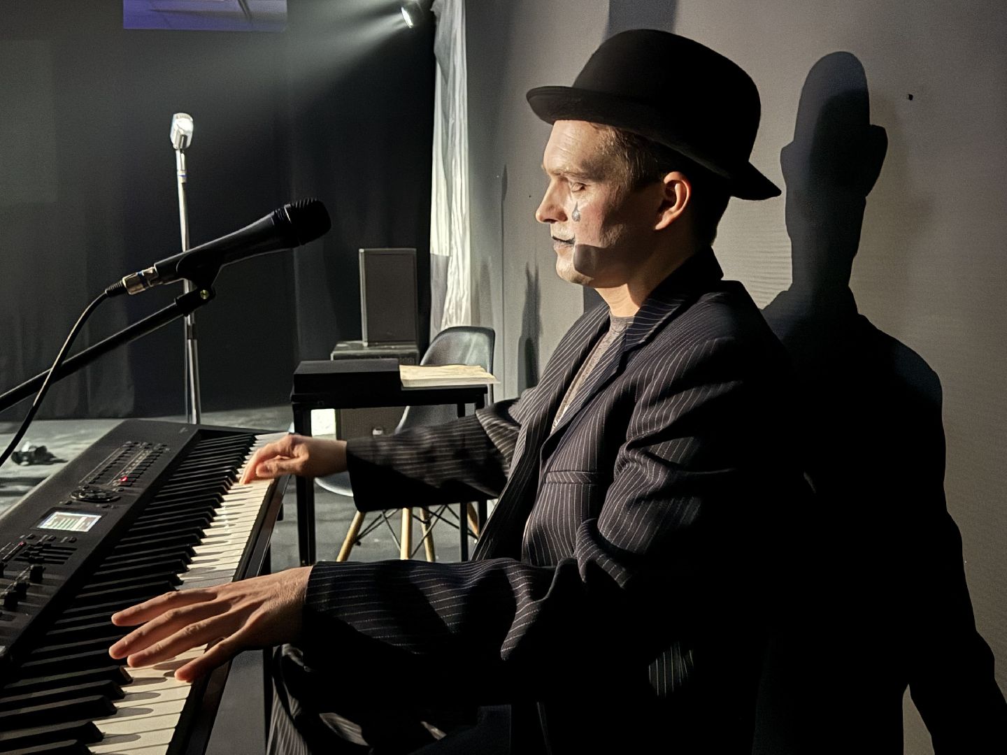 Сергиев Посад, Театральный ковчег в Дубраве, Стеклянный зверинец»,