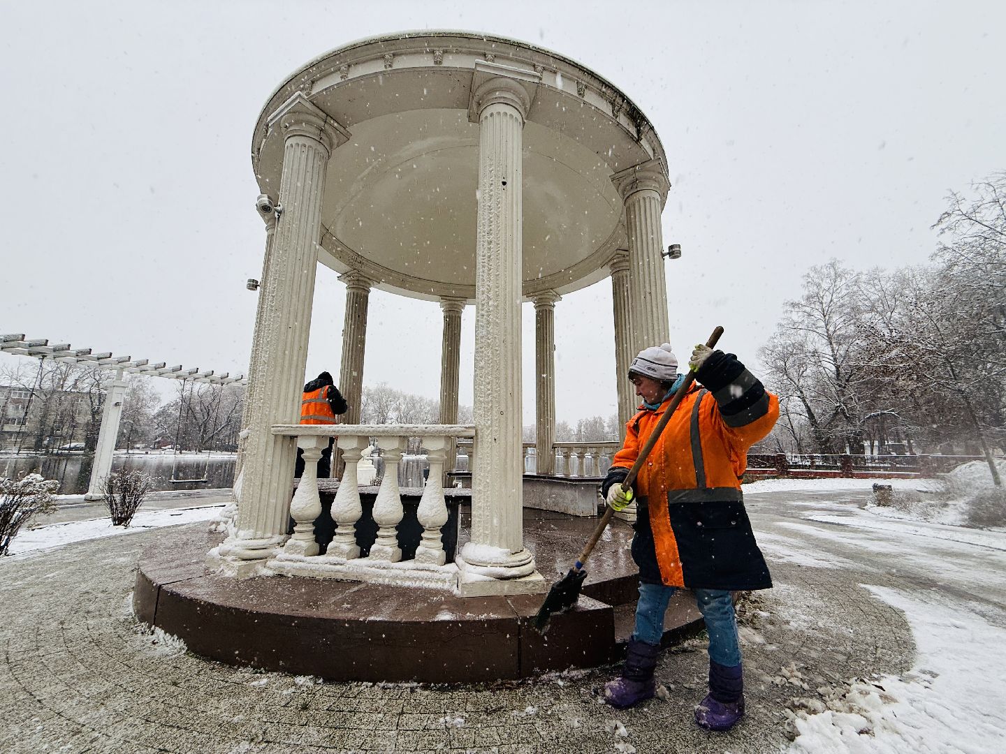 раменское, первый снег, уборка снега, коммунальные службы, обработка тротуаров,
