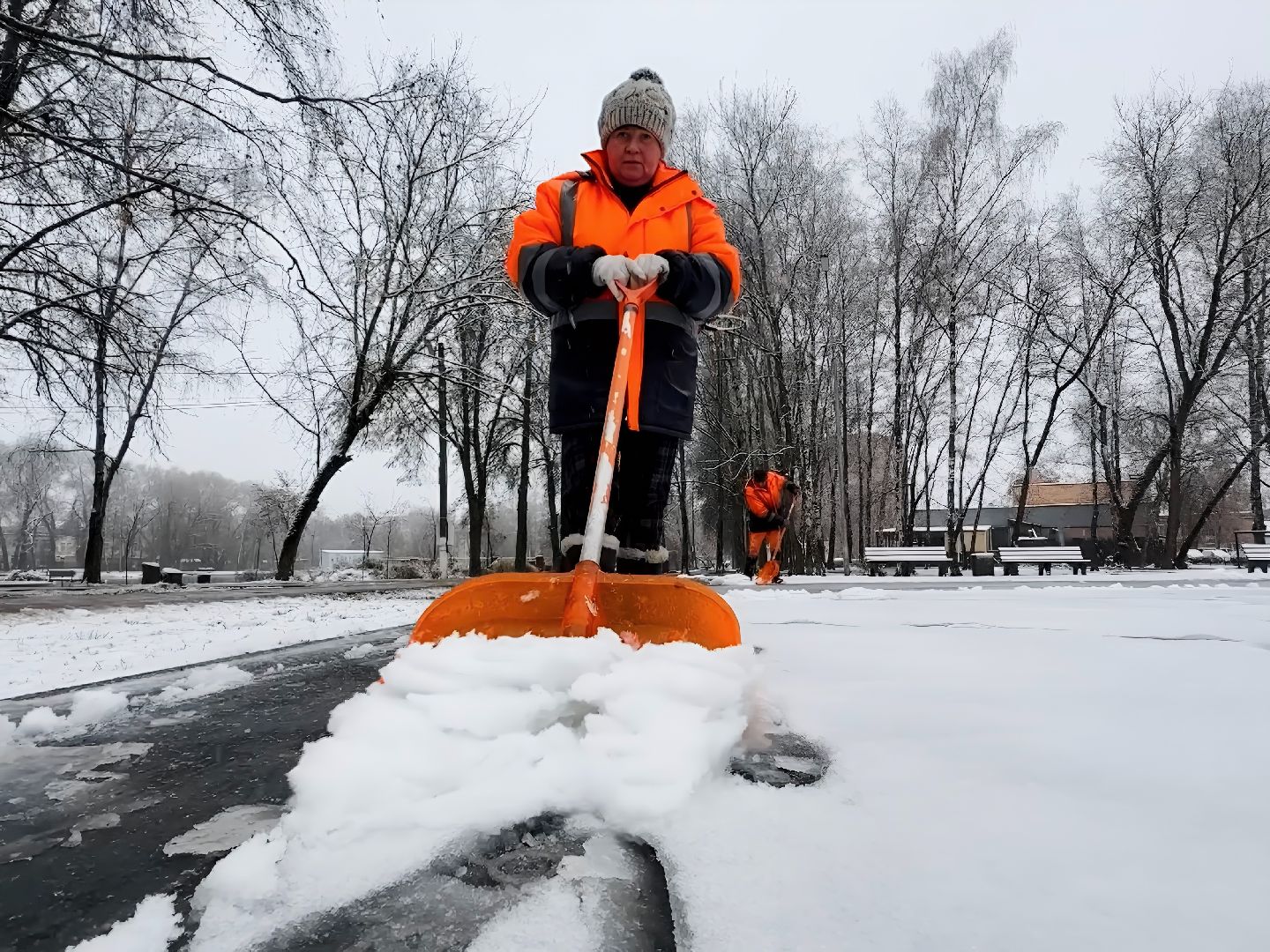 раменское, первый снег, уборка снега, коммунальные службы, обработка тротуаров,