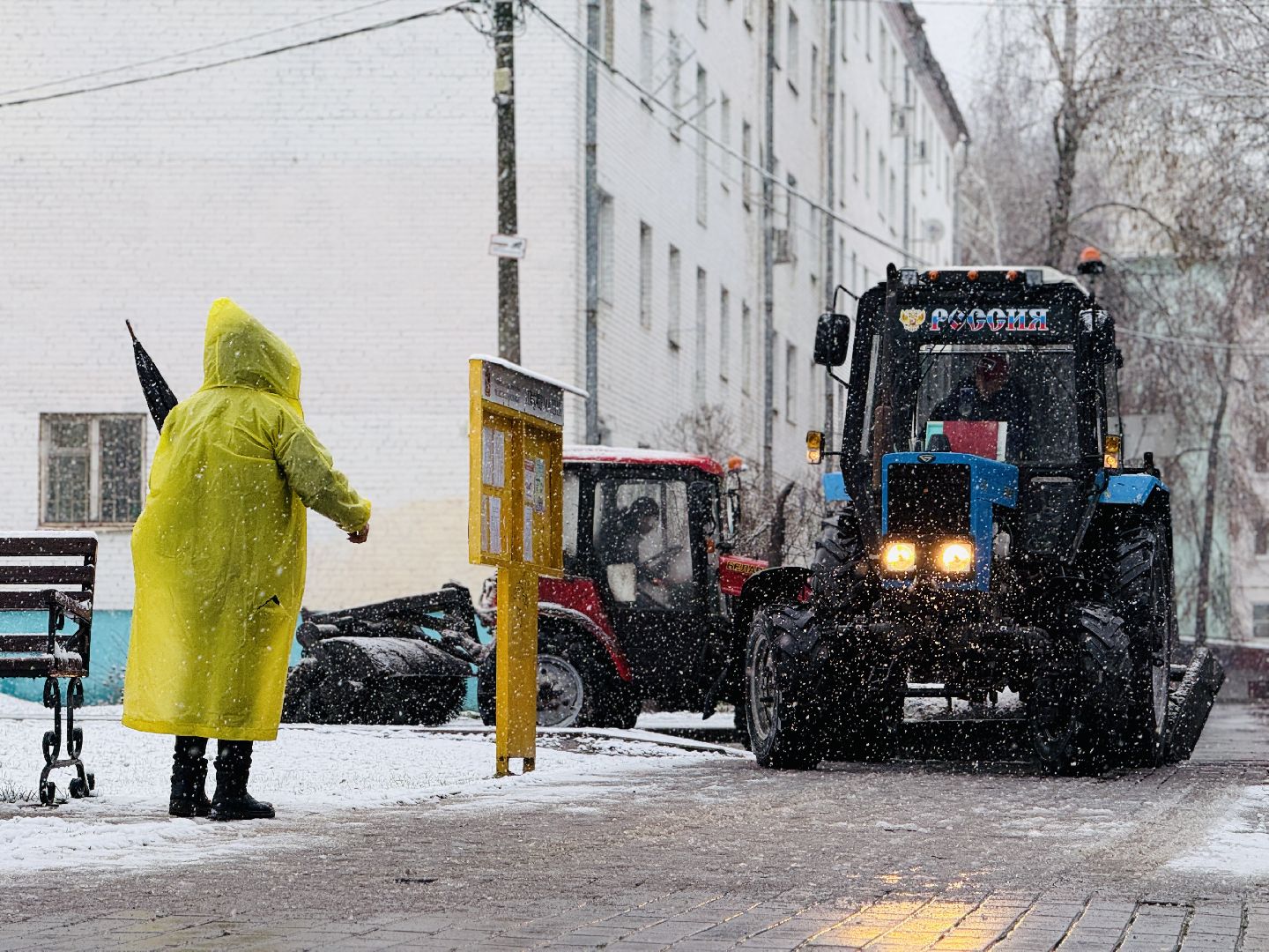 раменское, первый снег, уборка снега, коммунальные службы, обработка тротуаров,