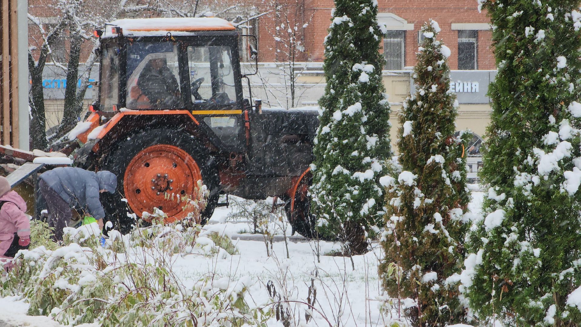 Снегопад, Уборка снега, Центральный парк Лобни , Лобня,