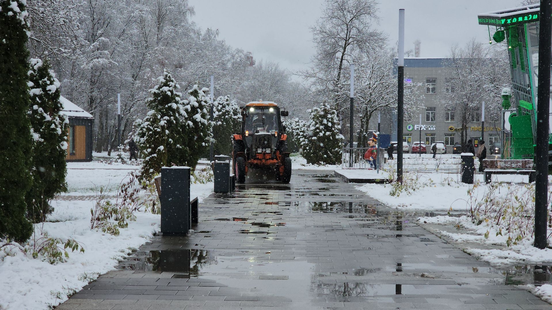 Снегопад, Уборка снега, Центральный парк Лобни , Лобня,