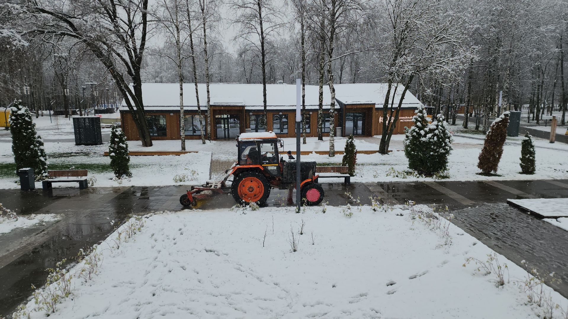 Снегопад, Уборка снега, Центральный парк Лобни , Лобня,