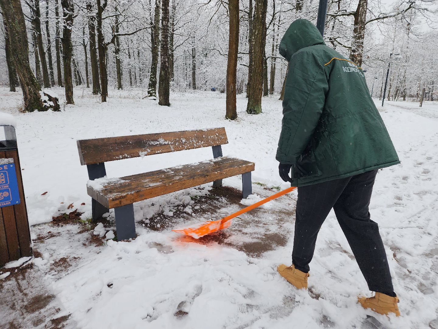 фрязино, снегопад, ликвидация последствий снегопада, снеговики, лесопарк, дворники,