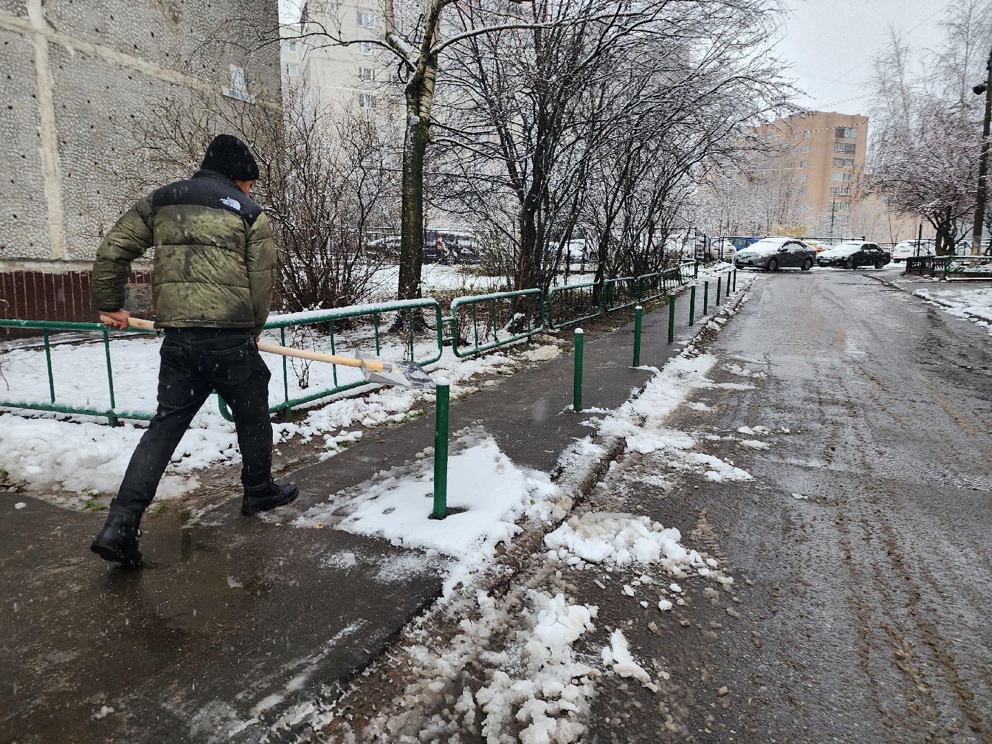 фрязино, снегопад, ликвидация последствий снегопада, снеговики, лесопарк, дворники,