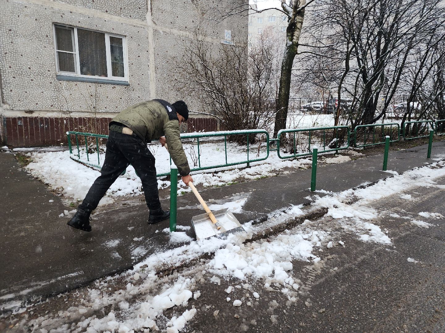 фрязино, снегопад, ликвидация последствий снегопада, снеговики, лесопарк, дворники,