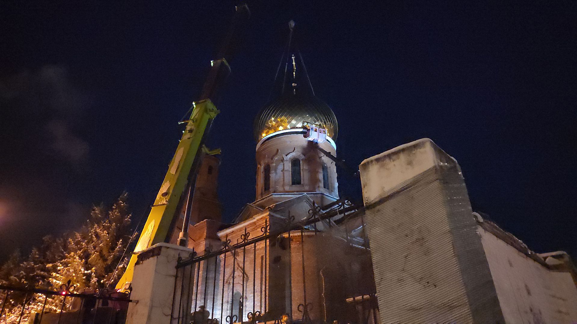 купол над храмом, Лобня,храм в лобне,