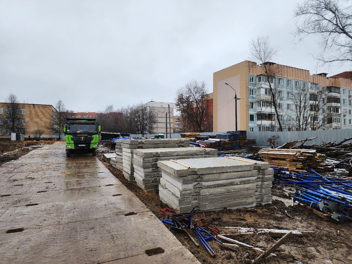 чехов, улица чехова 8а, гимназия 2, пристройка, строительство, реконструкция, котлован, земляные работы, стройгородок, фундамент, опалубка, госпрограмма московской области,губернатор подмосковья,подъездные пути, основа для фундамента, инженерные сети,