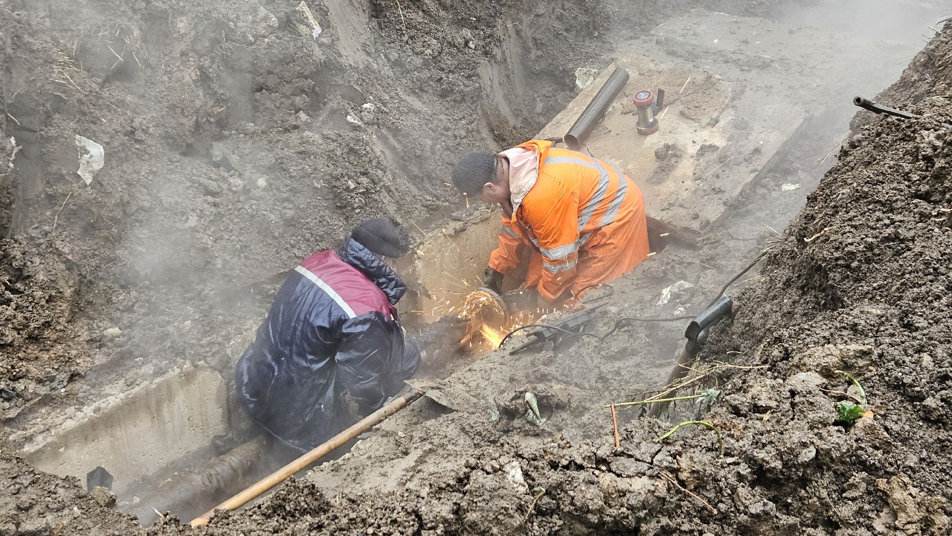 Долгопрудный ,жкх, прорыв трубы, горячая вода,
