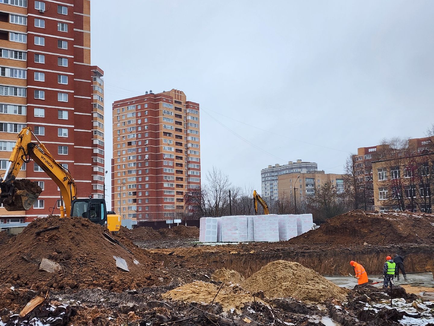 чехов, улица чехова 8а, гимназия 2, пристройка, новый корпус, строительство, реконструкция, прокладка инженерных сетей, водопровод, сеть водоснабжения, вынос кабелей, система электроснабжения, канализация, теплотрасса, котлован, фундамент, земляные работы, госпрограмма московской области,