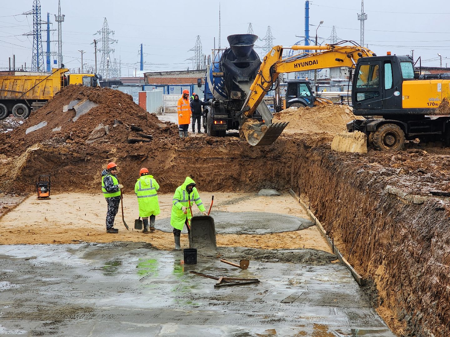 чехов, улица чехова 8а, гимназия 2, пристройка, новый корпус, строительство, реконструкция, прокладка инженерных сетей, водопровод, сеть водоснабжения, вынос кабелей, система электроснабжения, канализация, теплотрасса, котлован, фундамент, земляные работы, госпрограмма московской области,