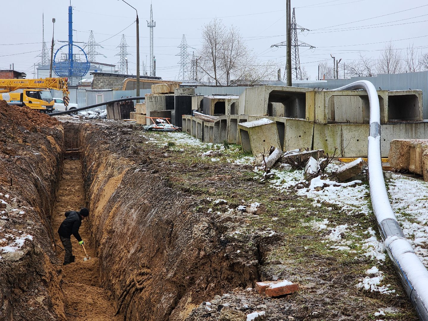 чехов, улица чехова 8а, гимназия 2, пристройка, новый корпус, строительство, реконструкция, прокладка инженерных сетей, водопровод, сеть водоснабжения, вынос кабелей, система электроснабжения, канализация, теплотрасса, котлован, фундамент, земляные работы, госпрограмма московской области,