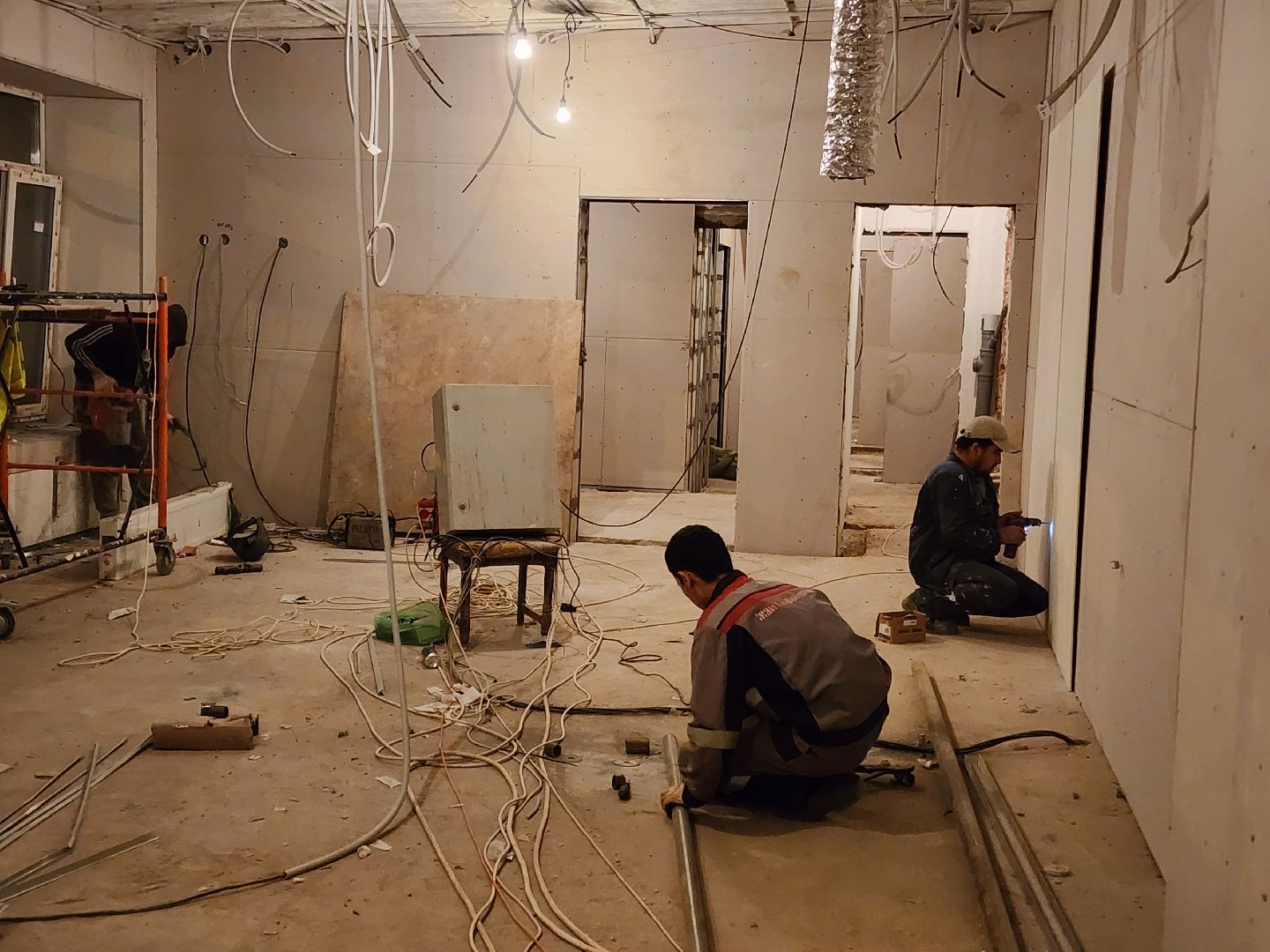 чехов, улица ильича 34а, дошкольное отделение, лицей 4, детский сад, капитальный ремонт, реконструкция, капремонт здания, внутренняя отделка помещений, черновая отделка, чистовая отделка, облицовка панелями, прокладка инженерных сетей,  внутренние коммуникации, водоснабжение, канализация, отопление, слаботочные системы, вентиляция, замена кровли, фасадные работы, госпрограмма московской области,