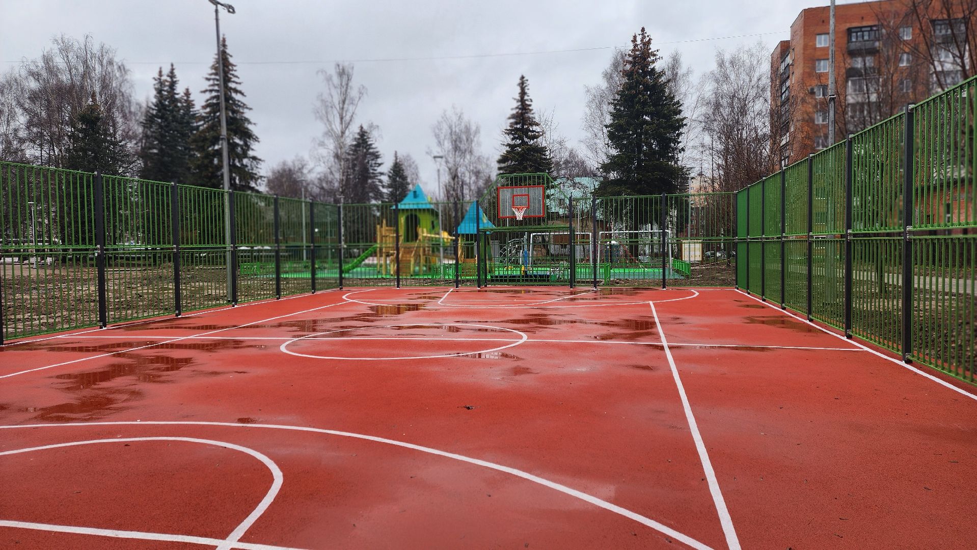 клин, благоустройство, молодежный сквер, парковые качели,