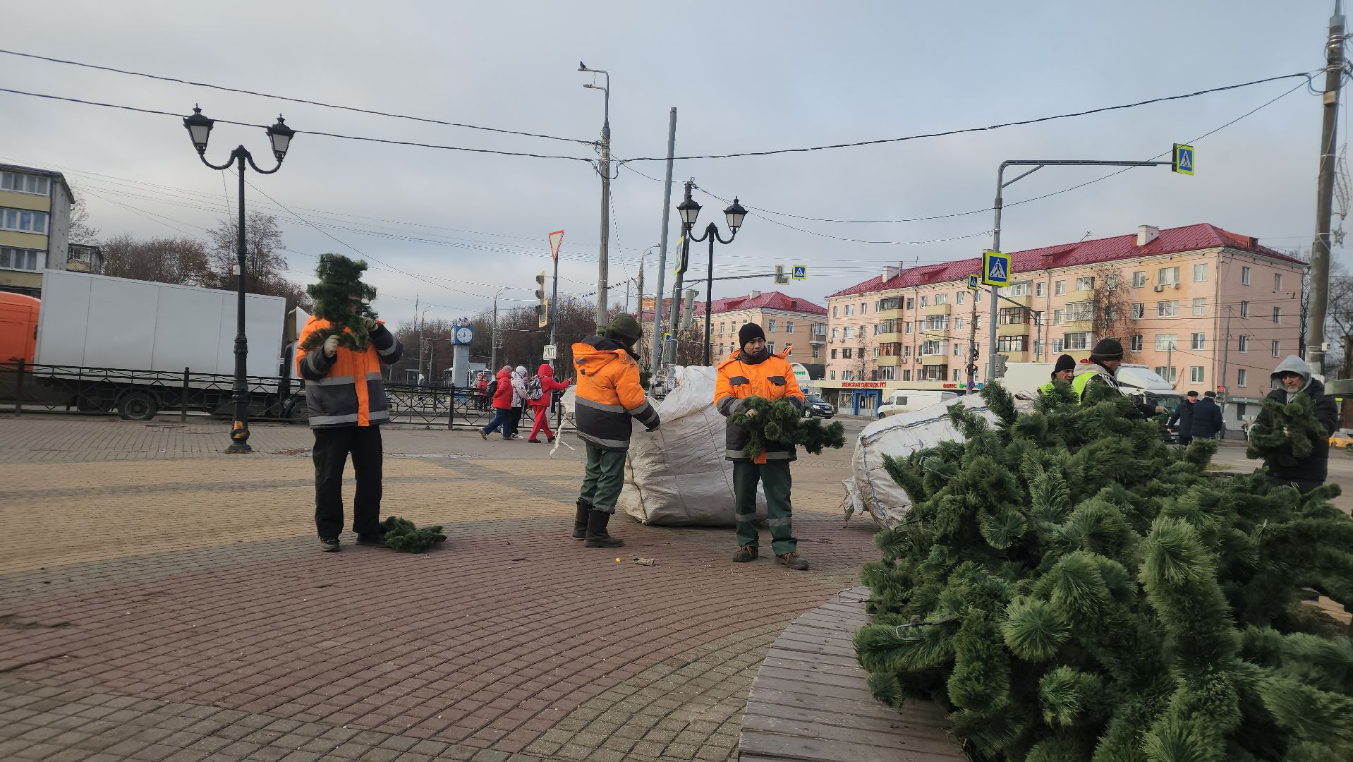 Подольск , новогодняя ель, установка елки,