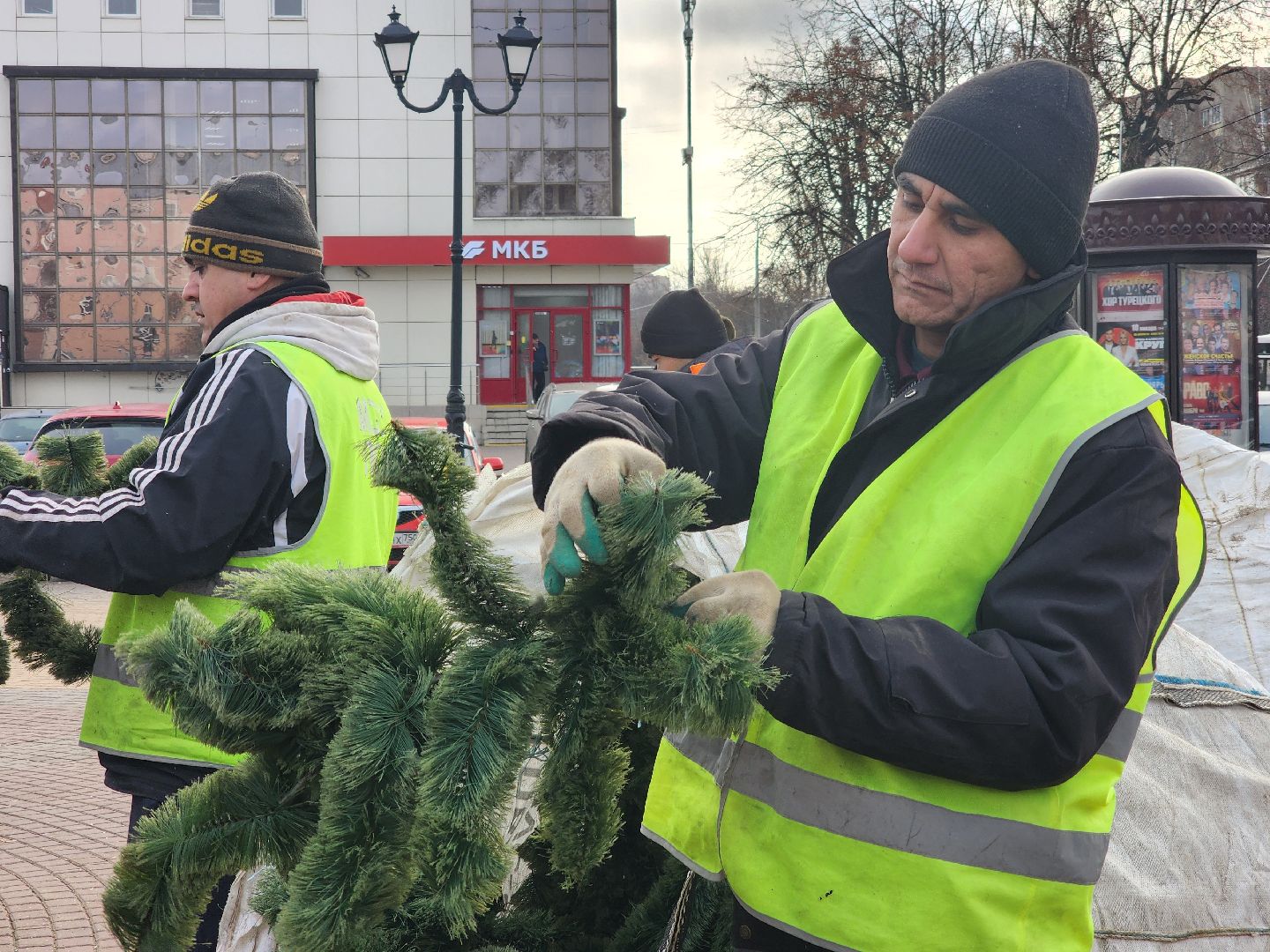 Подольск , новогодняя ель, установка елки,
