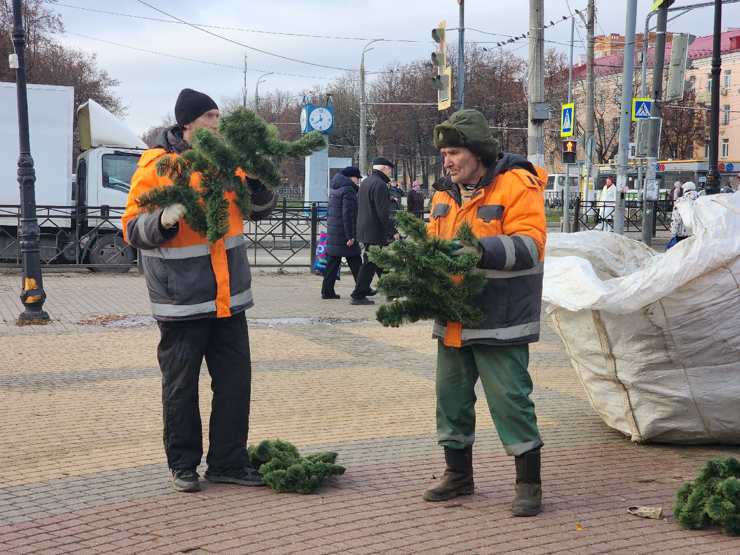 Подольск , новогодняя ель, установка елки,