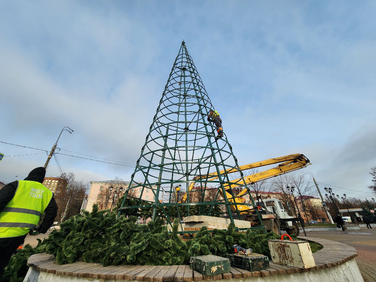 Подольск , новогодняя ель, установка елки,