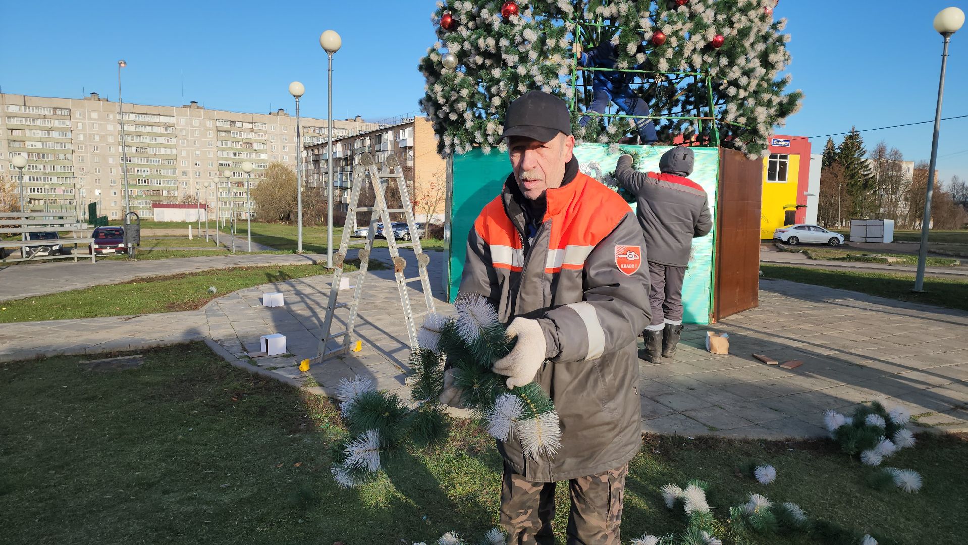 кашира, благоустройство, новогодняя елка, символ нового года, новый год, украшение города к новому году,