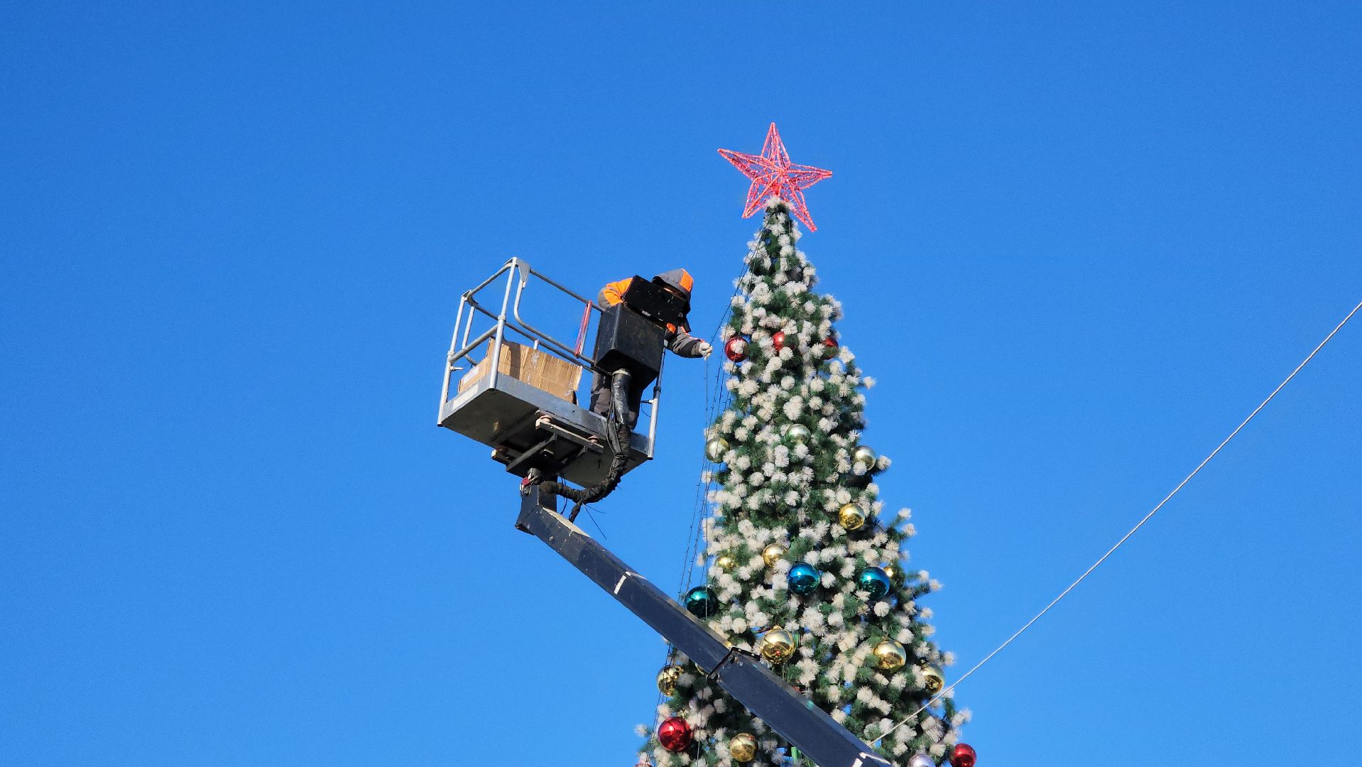 кашира, благоустройство, новогодняя елка, символ нового года, новый год, украшение города к новому году,