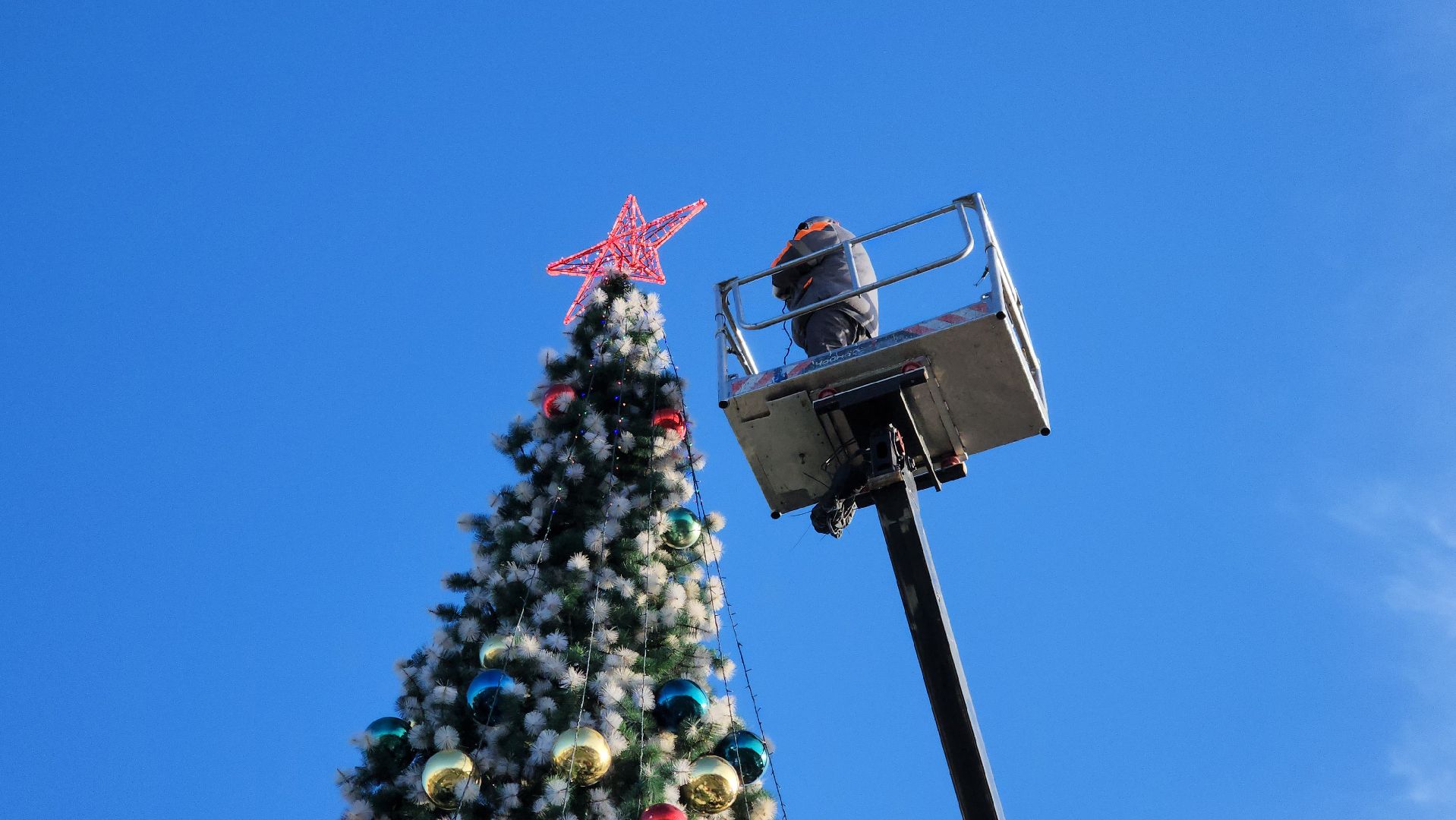 кашира, благоустройство, новогодняя елка, символ нового года, новый год, украшение города к новому году,