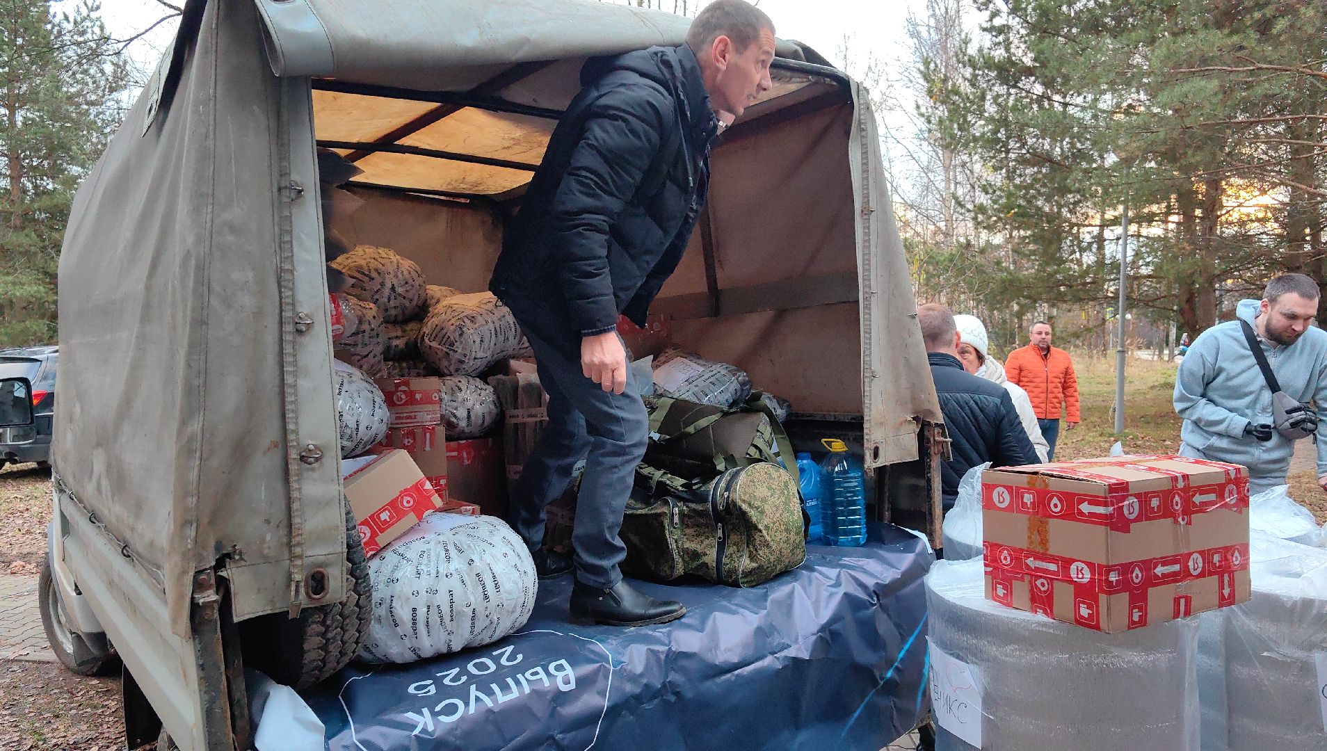 сво, гуманирная помощь, свечи, бойцы,