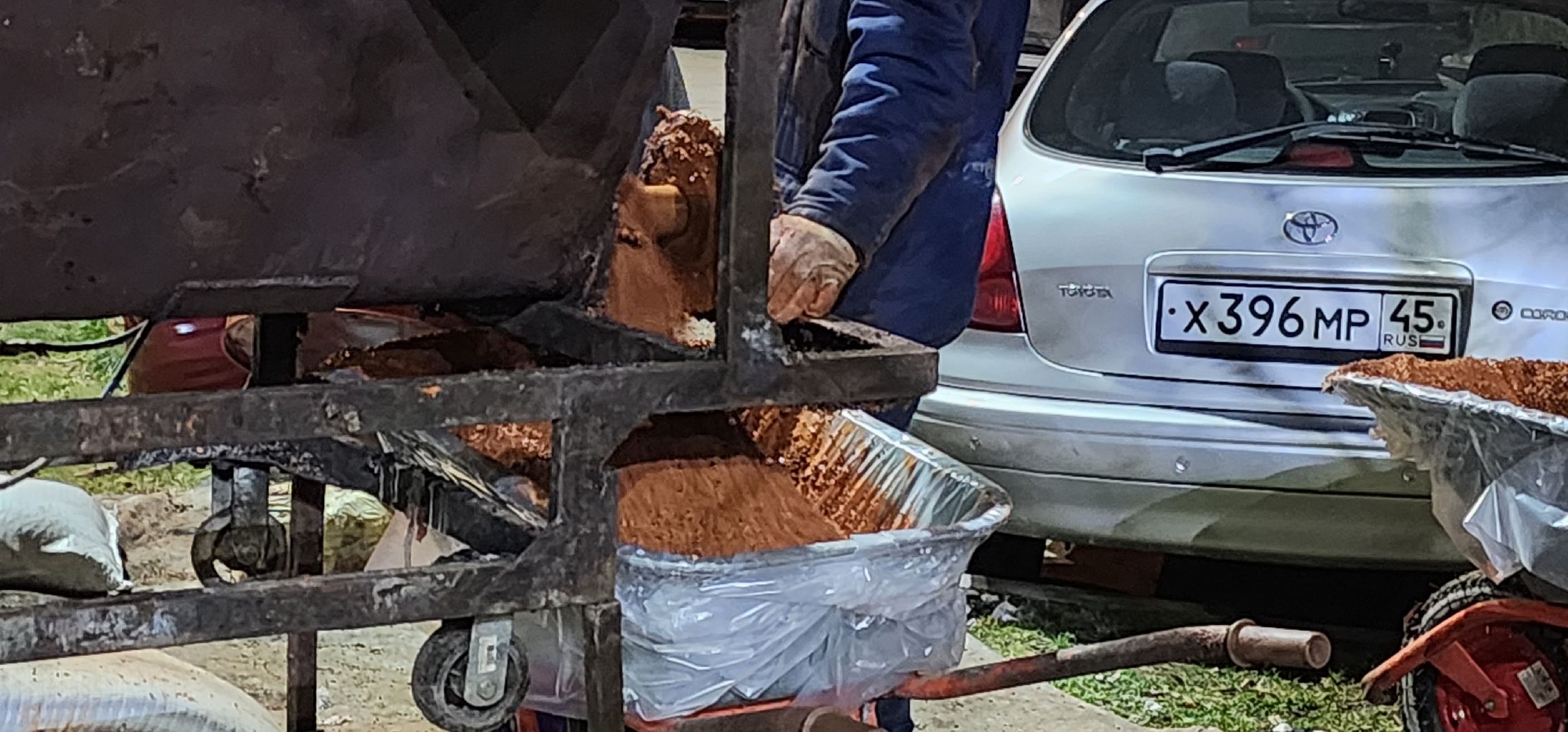 долгопрудный, молодежная улица, детская площадка, резиновое покрытие,горка, скамейка,