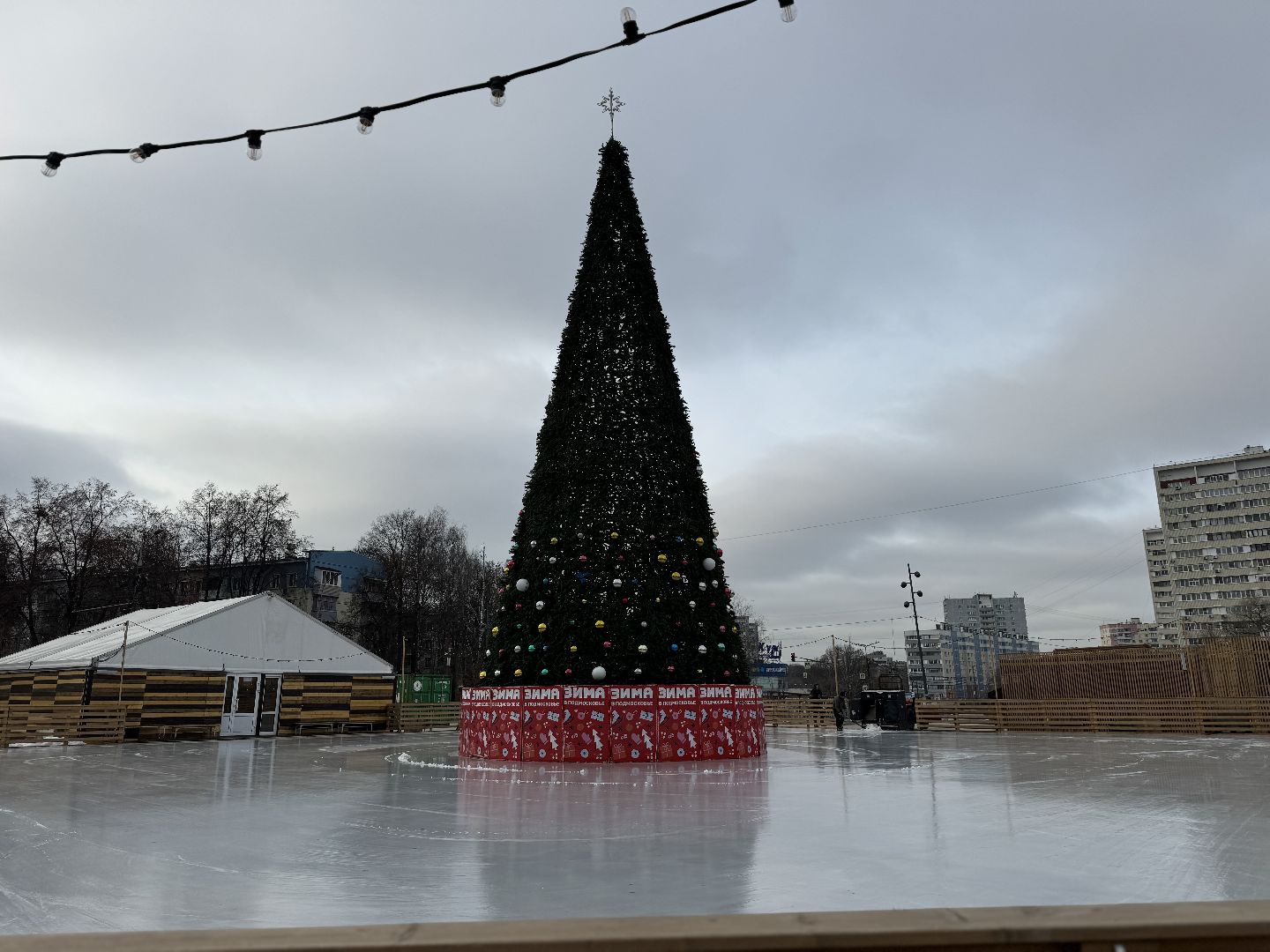 новогодняя елка, ленинский округ, украсили город, зима в подмосковье,