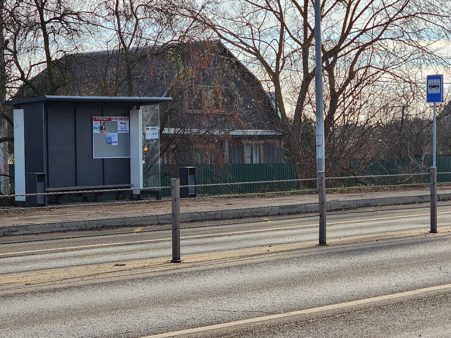 чехов, улица советская, автобусные остановки, павильоны, замена, обновление, мосавтодор, лавочки, урны, расписание автобусов, дорожные знаки и указатели, пешеходный переход,