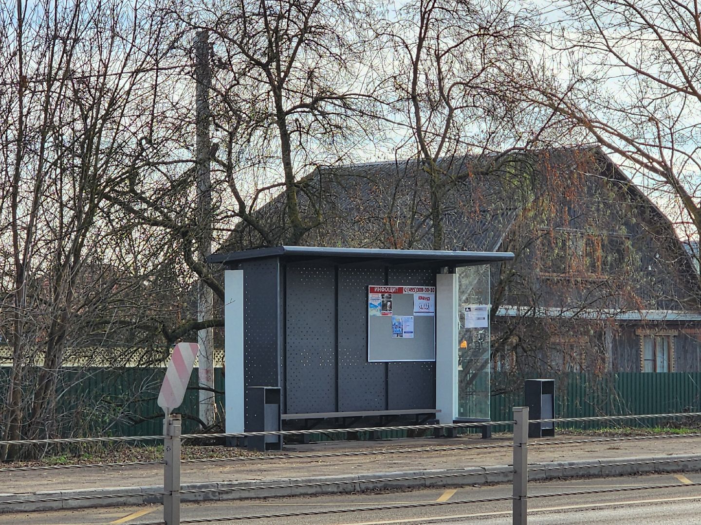 чехов, улица советская, автобусные остановки, павильоны, замена, обновление, мосавтодор, лавочки, урны, расписание автобусов, дорожные знаки и указатели, пешеходный переход,