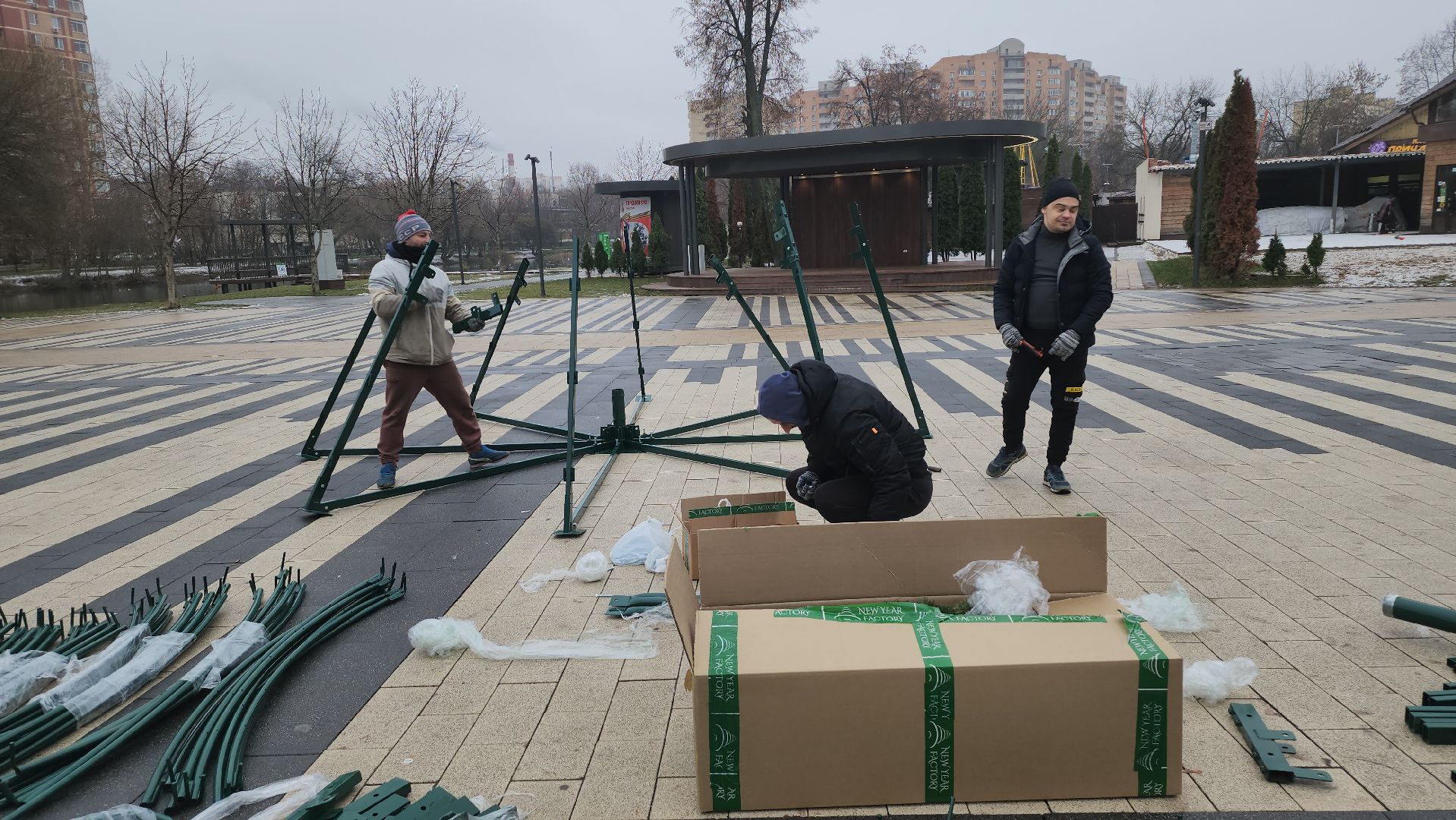 люберцы, наташинский парк, установка елки, заливка катка,