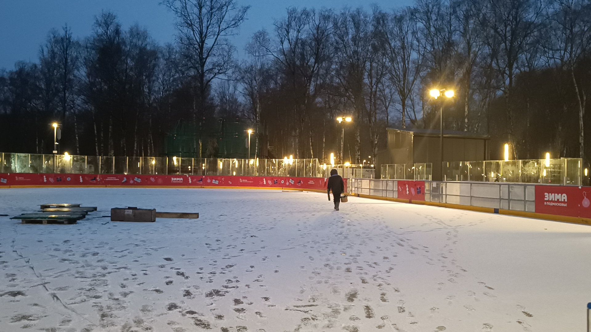 парк, каток, лобня, зима в подмомсковье,