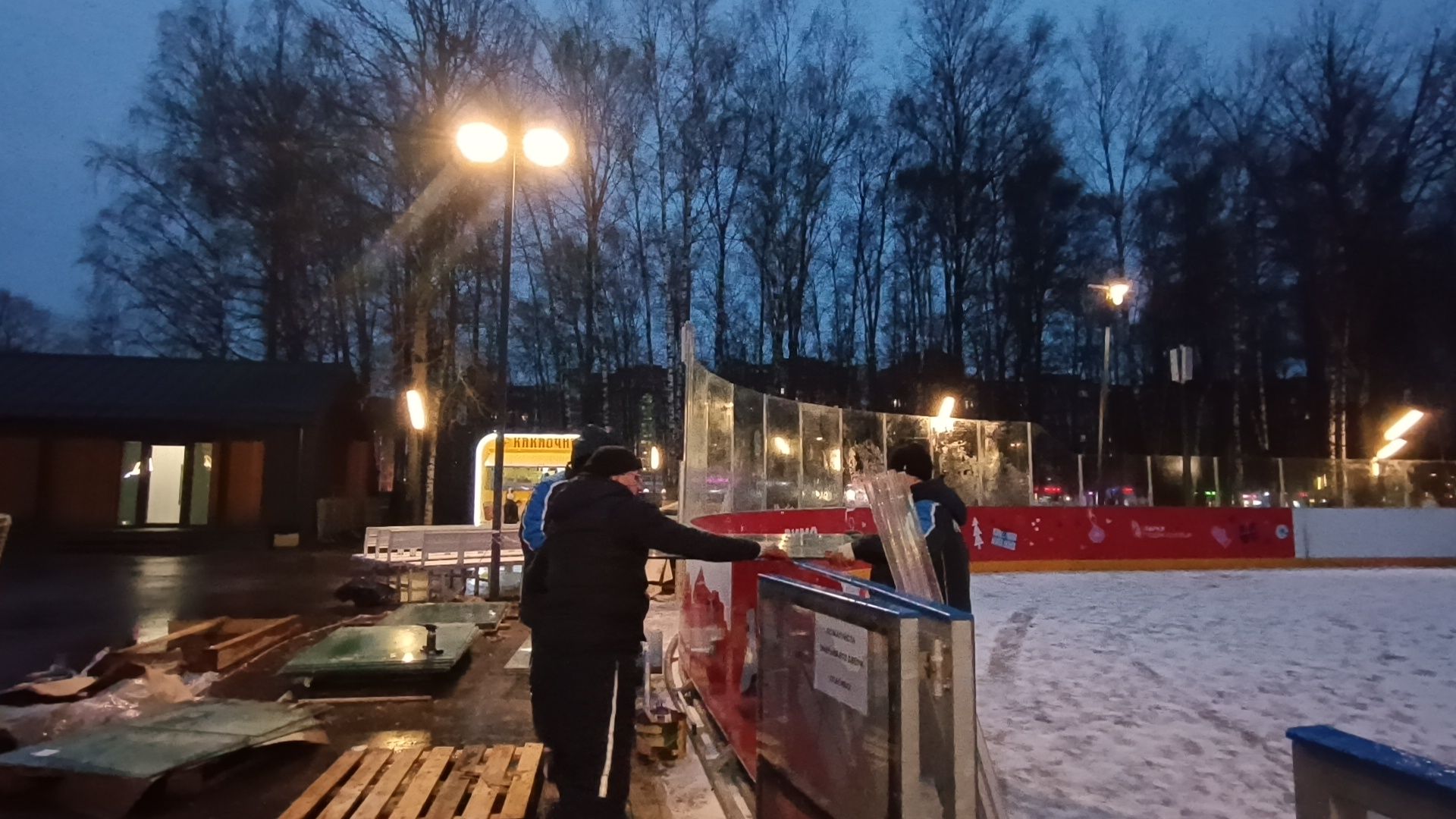 парк, каток, лобня, зима в подмомсковье,