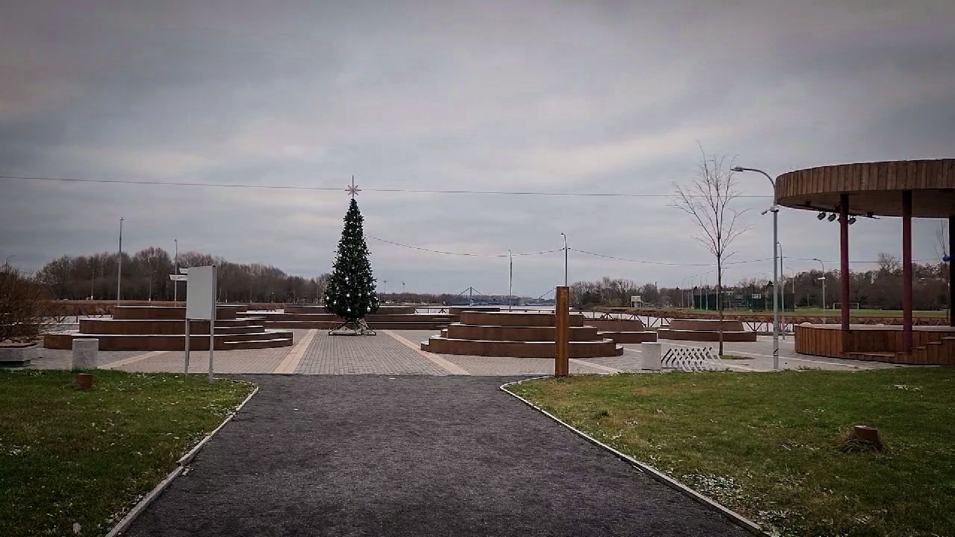 бронницы, резиденция деда мороза в бронницах, зимний сезон в парке, снегурочка берегиня в бронницах,парк бронницкий луг ,